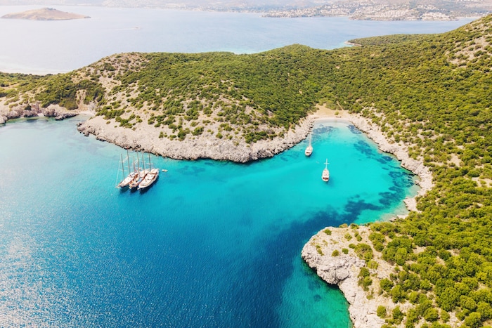 Die „Aquarium-Bucht“ auf der Halbinsel Bodrum ist ein schönes Ziel für einen Gulet-Bootsausflug.
