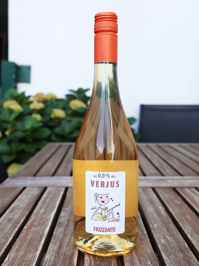 Auch alkoholfreien Frizzante gibt es im Sortiment. Der „Verjus“, der Name bedeutet aus dem ...