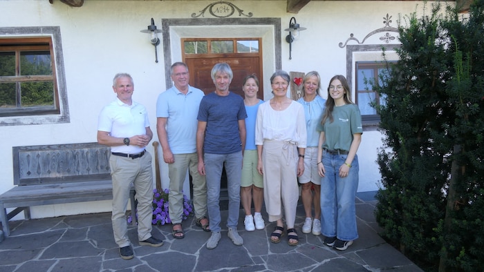 Am Hof: Thomas Oppeneiger (Maschinenring), BM Reinhard Mair, Besitzer Richard Bachmann, ...