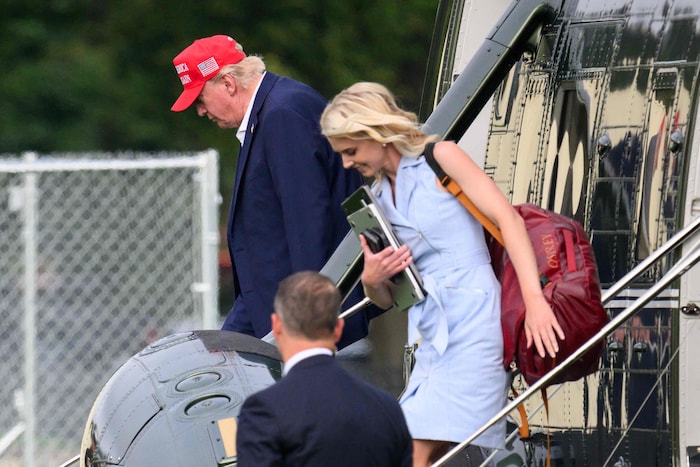 Kaum eine Person kommt dem US-Präsidenten aktuell so nah, wie die mysteriöse Harp.