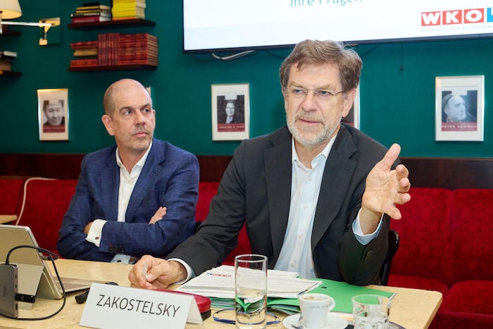 Präsentierte die Befragung: Peter Hajek und Andreas Zakostelsky