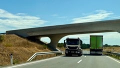 Umstritten: Ab 2027 soll eine Lkw-Maut auf drei Landesstraßen gelten. Landeschef Doskozil will ...