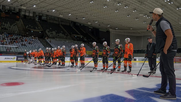99ers-Sportchef Philipp Pinter stellte den Fans die neuen Cracks vor.