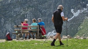 APA/BARBARA GINDL Es ist ein Phänomen, das jeder kennt: Menschen, die sich im Tal ignorieren würden, grüßen sich ...
