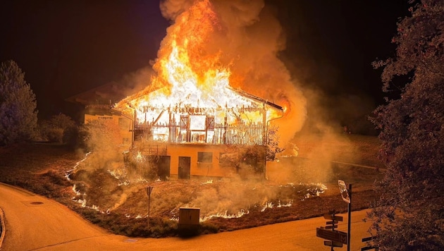 Vollbrand im Stall – Menschen und Tiere blieben unverletzt.