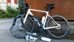Das demolierte Rennrad des 32-Jährigen.