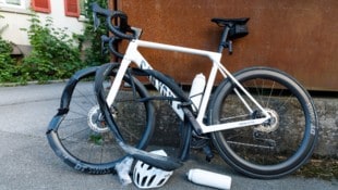 Das demolierte Rennrad des 32-Jährigen.