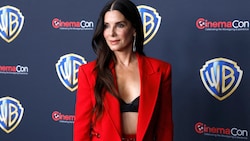 Sandra Bullock sprach zum ersten Mal über den ALS-Kampf und den Tod ihres Lebensgefährten Bryan ...