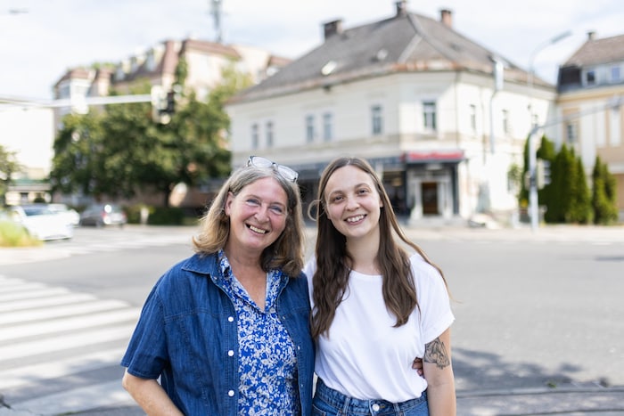 Elke Kahr unterstüzt Bea Samwald im Wahlkampf.