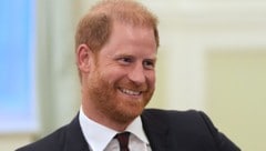 Prinz Harry plant, in den kommenden Wochen mit dem Fallschirm aus einem Flugzeug zu springen. ...