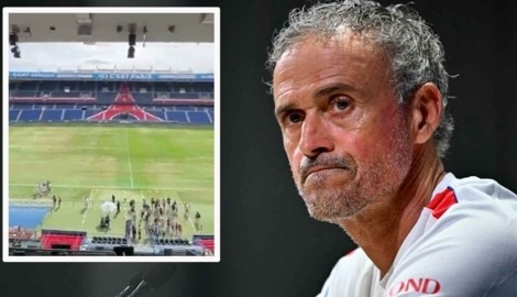 Gibt‘s ja nicht! PSG-Trainer Luis Enrique scheint ungläubig auf den in Mitleidenschaft gezogenen ...