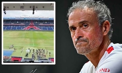 Gibt‘s ja nicht! PSG-Trainer Luis Enrique scheint ungläubig auf den in Mitleidenschaft gezogenen ...