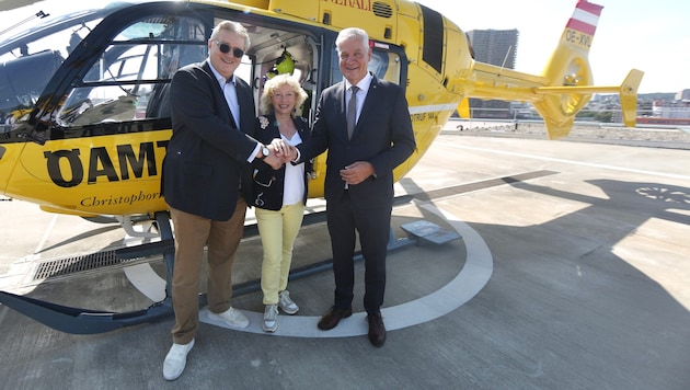 Wiens Gesundheitsstadtrat Peter Hacker (SPÖ) mit Niederösterreichs Gesundheitslandesrätin Eva ...