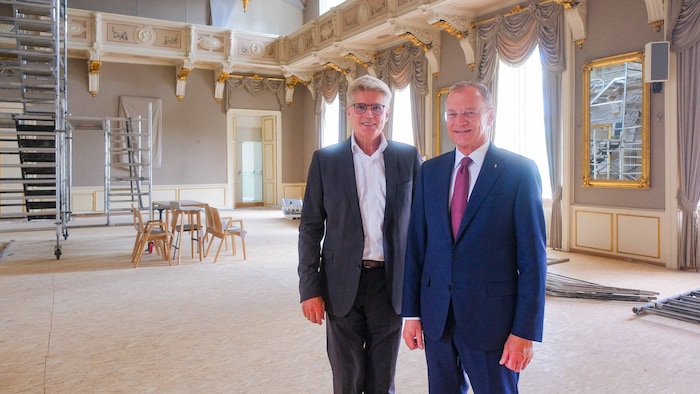 Redoutensäle: Landeshauptmann Thomas Stelzer (re.) und Thomas Königstorfer, Chef der Theater- ...