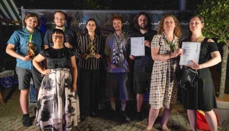 Die diesjährigen Preisträger mit Alpinale-Chefin Manuela Mylonas (1. Reihe, 1. von links) 