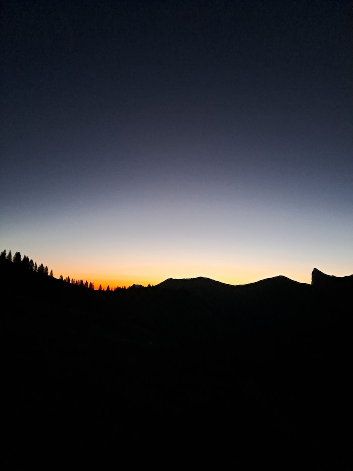 Erster Lichtstreifen am Horizont.