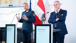 Innenminister Gerhard Karner (r.)