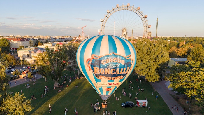 25 Meter hoch und 21 Meter breit ist der „Roncalli 1976“.