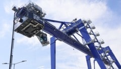 Bis zu 45 Tonnen kann der neue Portalkran heben