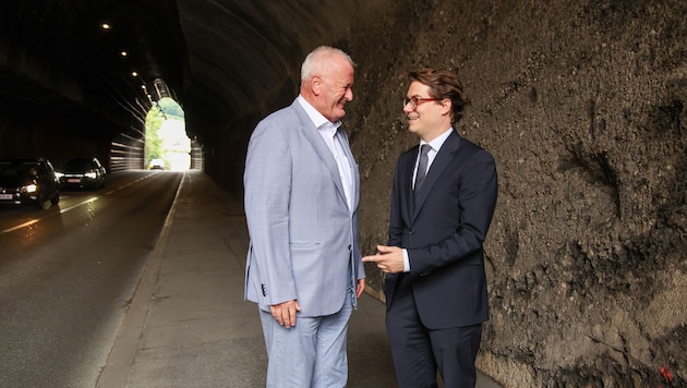 Michael Brandauer ist Projektleiter des Großbauprojektes (li.), hier mit dem kaufmännischen ...