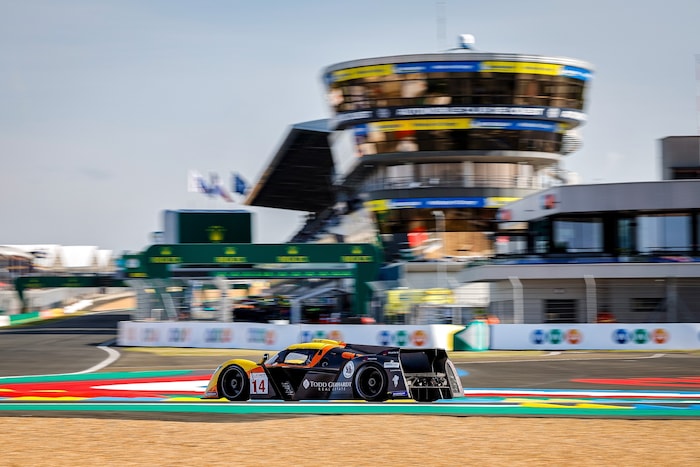 Auf der legendären Strecke von Le Mans fuhr Schranz in seinem Virage-Boliden auf Rang zwei.