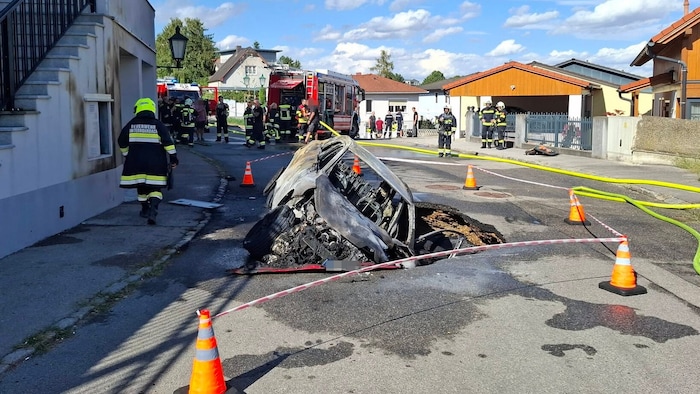 Übrig blieb ein ausgebranntes Wrack.