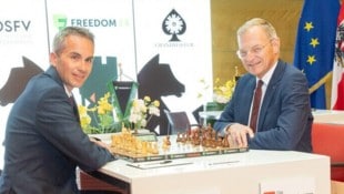 Oberbank-Vorstandsdirektor Martin Seiter und Landeshauptmann Thomas Stelzer.