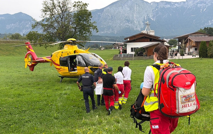 Der E-Biker wurde in die Innsbrucker Klinik geflogen.