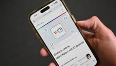 Viele Senioren werden bei der kostenlosen Registrierung unterstützt.