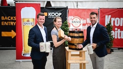 „OÖ-Krone“-Chefredakteurin Alexandra Halouska mit David Kastner (li.) und Gerald Kriechbaumer ...