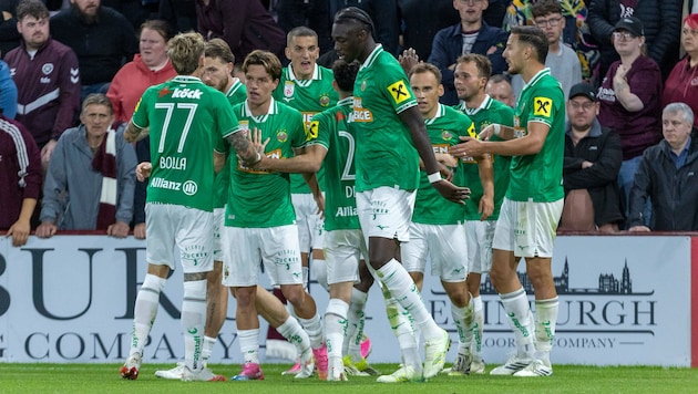 SK Rapid celebrated the late equalizer against Hearts.