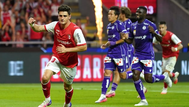 Braga won the first leg against Austria 2–0.
