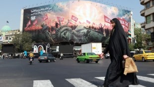 Die iranischen Machthaber sehen sich als Sieger im Kampf gegen die USA, wie auch dieses ...