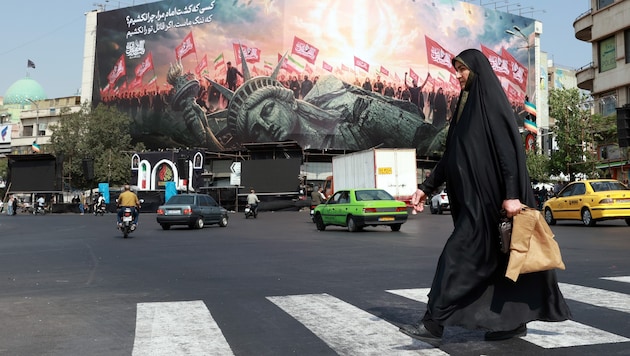 Die iranischen Machthaber sehen sich als Sieger im Kampf gegen die USA, wie auch dieses ...