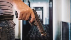 Mitunter wollte der Dieb in Erfahrung bringen, wie rasch die Polizei am Tatort eintrifft. 