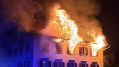 Das Feuer dürfte im zweiten Stock ausgebrochen sein.