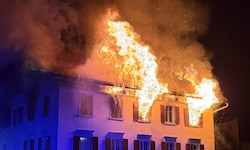 Das Feuer dürfte im zweiten Stock ausgebrochen sein.