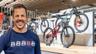Ex-Radprofi Bernhard Kohl hat in seinem Fahrrad-Fachgeschäft Zuwachs, das bestätigt auch die ...