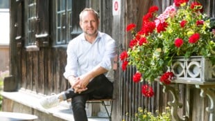 Mathis Fotografie Matthias Strolz daheim in Vorarlberg: Heute wirkt der Ex-Politiker ausgeglichener und ruhiger.