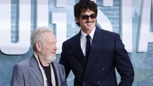Regisseur Ridley Scott, 88 Jahre alt, mit Jacob Elordi bei der Filmpremiere am Donnerstagabend ...