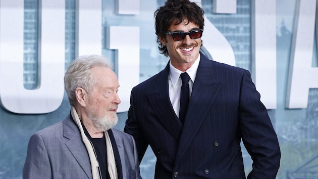 Regisseur Ridley Scott, 88 Jahre alt, mit Jacob Elordi bei der Filmpremiere am Donnerstagabend ...