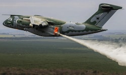 Zwei der vier geplanten Embraer C 390-Flugzeuge sollen künftig jederzeit zu Löschflugzeugen ...