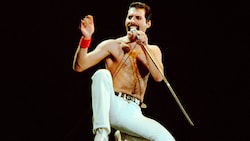 Freddie Mercury in seinem natürlichen Habitat – exaltiert und voller Feuereifer auf einer ...