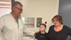 Dr. Sprinzl mit Sabi und seiner dankbaren Mama