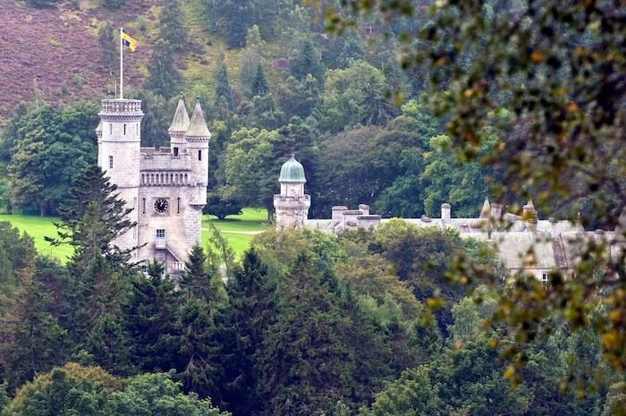Auf Balmoral Castle trifft sich die Royal Family traditionell zum Sommerurlaub. Heuer wird die ...