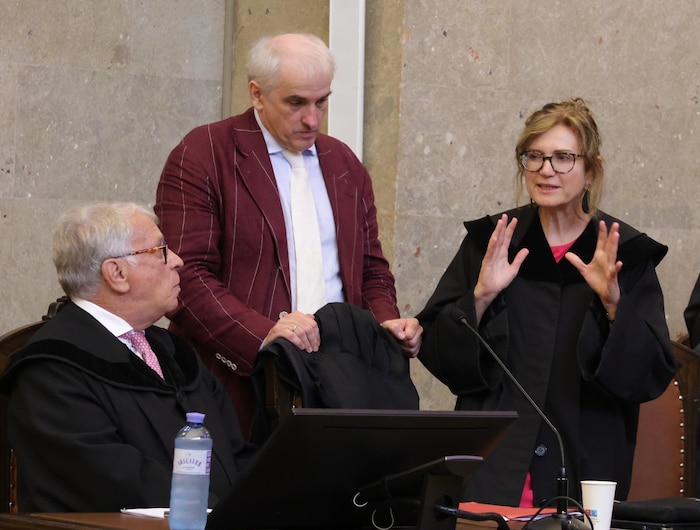 Die Anwälte Astrid Wagner, Michael Dohr und Farid Rifaat (li.) verteidigen.