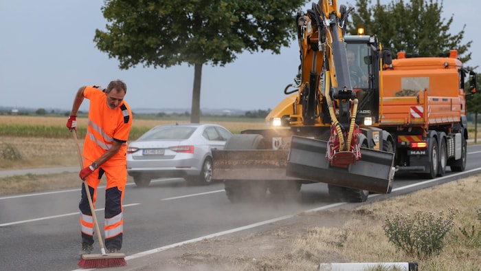 Beim Mähtrupp der Straßenmeisterei