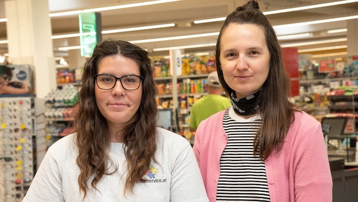 Anastasia mit ihrer Berufsausbildungsassistentin Stefanie Prikoszovits (re.), die sie bei der ...