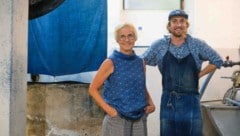 Maria (59) und Felix Wagner (28) sind Blaudrucker in Bad Leonfelden.