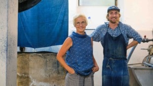 Maria (59) und Felix Wagner (28) sind Blaudrucker in Bad Leonfelden.